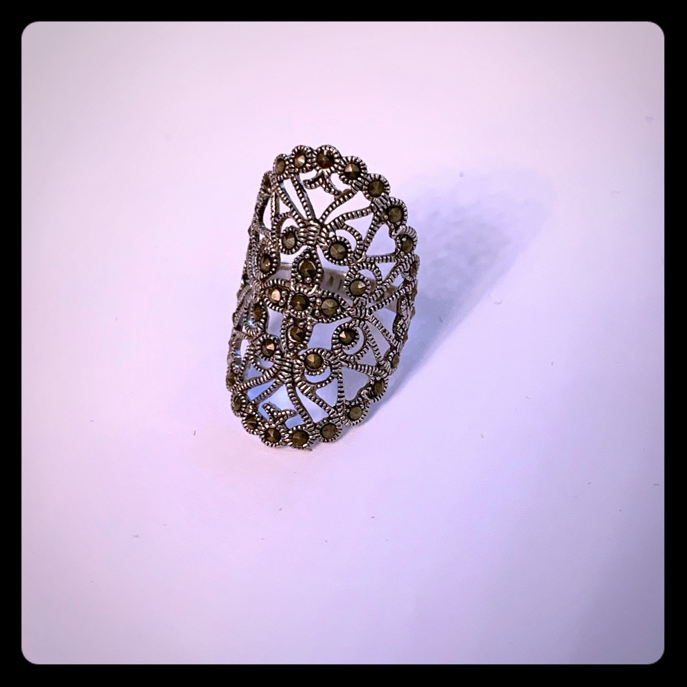 Sterling Silver Ring With Floral Design Sz 6.5